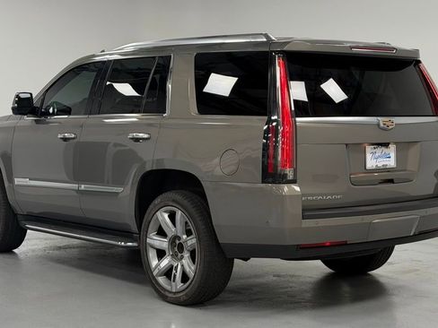 Used 2019 Cadillac Escalade Premium Luxury image 3