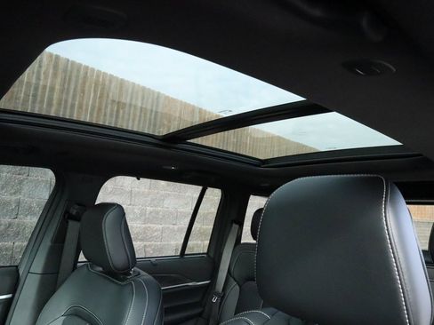 New 2025 Jeep Grand Cherokee Limited w/ Luxury Tech Group II image 17