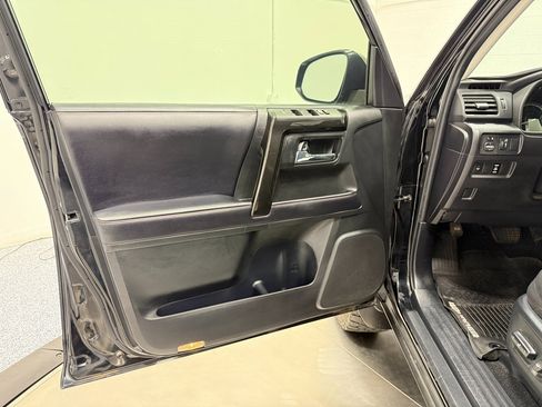 Used 2018 Toyota 4Runner TRD Off-Road Premium image 9