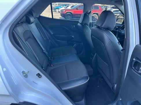 Certified 2024 Hyundai Venue Limited FWD image 30