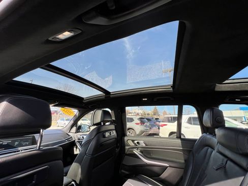 Used 2022 BMW X7 M50i image 24