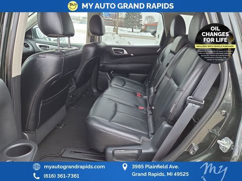 Used 2020 Nissan Pathfinder SL image 28