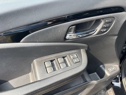 Used 2018 Honda Pilot Touring image 19