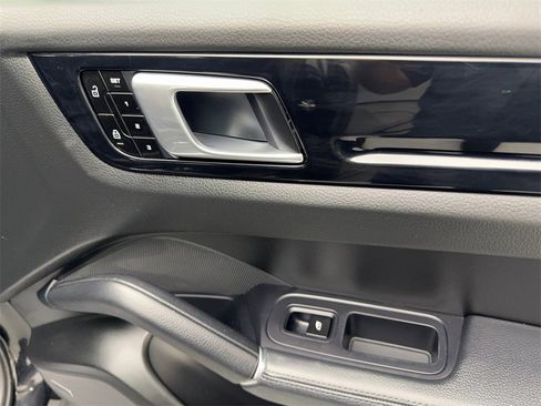 Used 2021 Porsche Cayenne Coupe image 48