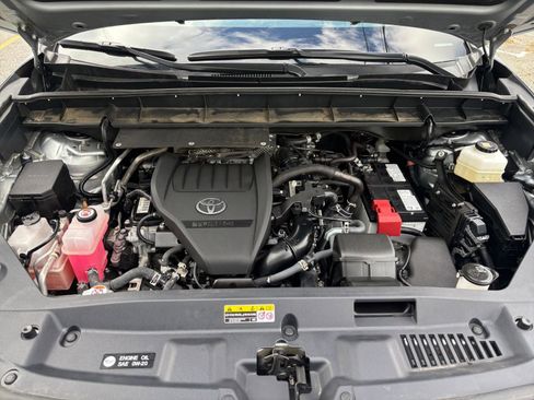 Used 2025 Toyota Highlander LE image 28