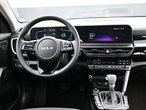Used 2025 Kia Seltos S image 10