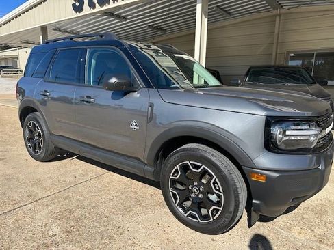 Used 2025 Ford Bronco Sport Outer Banks image 2