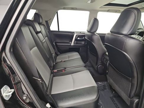 Used 2017 Toyota 4Runner SR5 AWD/4WD image 32