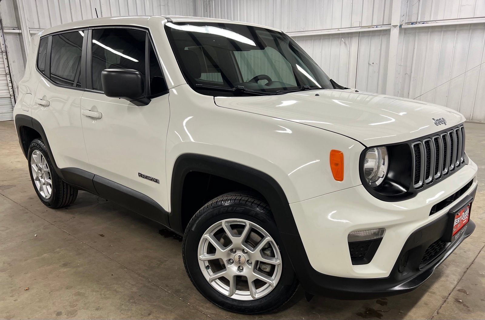 Used 2023 Jeep Renegade Latitude AWD/4WD image 1