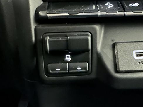 Used 2020 Chevrolet Silverado 1500 Custom Trail Boss w/ Custom Convenience Package AWD/4WD image 28