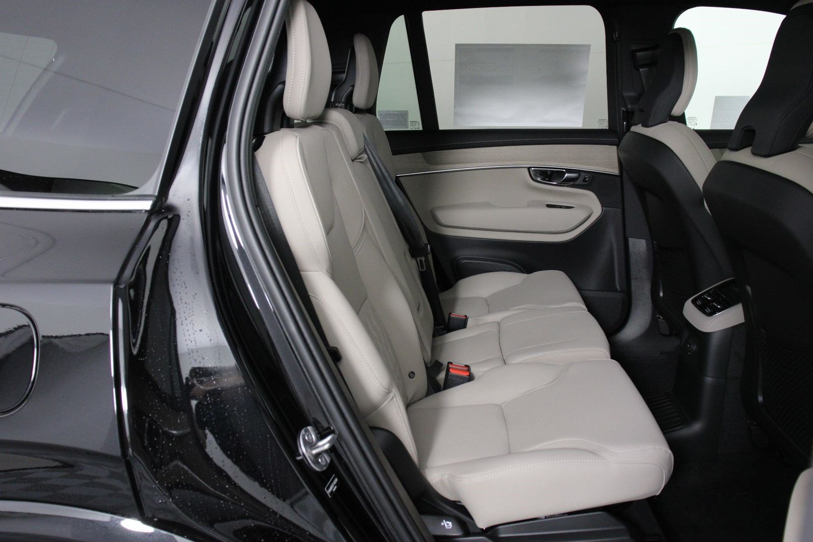 New 2026 Volvo XC90 T8 Plus AWD/4WD image 11