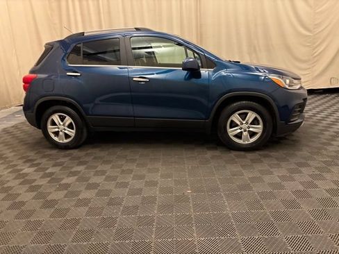 Used 2019 Chevrolet Trax LT w/ LT Convenience Package FWD image 4