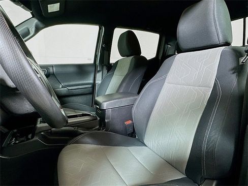 Used 2023 Toyota Tacoma TRD Off-Road image 11