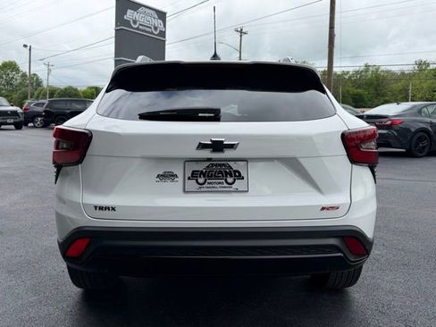 Used 2025 Chevrolet Trax RS w/ Sunroof Package FWD image 4