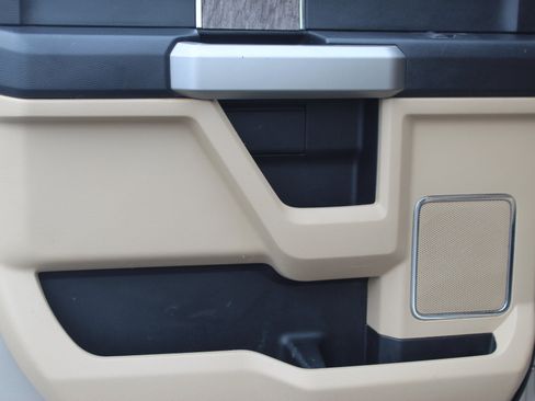 Used 2017 Ford F250 Lariat w/ Chrome Package image 24