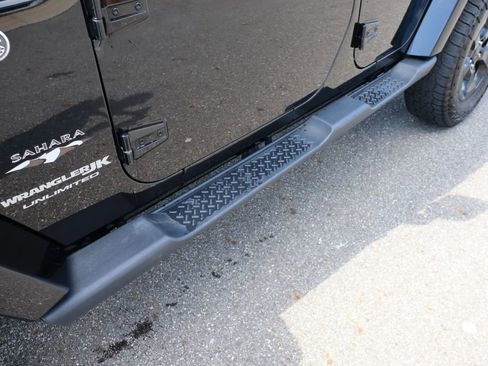 Used 2018 Jeep Wrangler Unlimited Sahara AWD/4WD image 26
