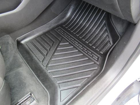 Used 2021 Chevrolet Traverse LS FWD image 31