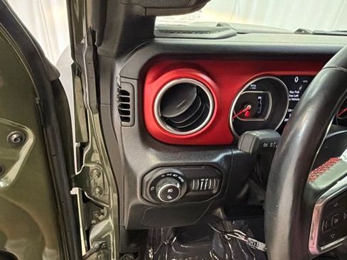 Used 2022 Jeep Gladiator Rubicon w/ Cold Weather Group AWD/4WD image 16