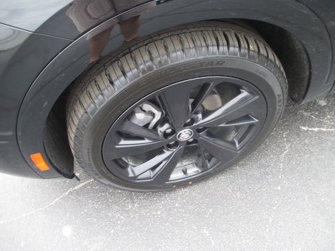 Used 2022 Buick Envision Essence w/ Sport Touring Package FWD image 14