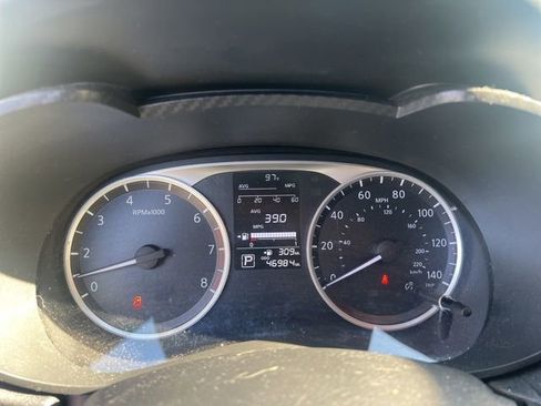 Used 2020 Nissan Versa S FWD image 2