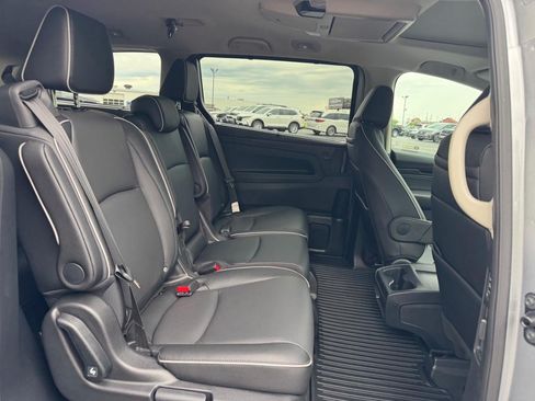 Certified 2026 Honda Odyssey Touring image 11