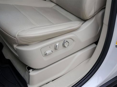 Certified 2023 Cadillac Escalade ESV Premium Luxury Platinum image 8