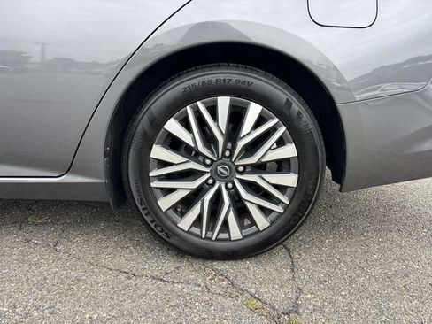 Used 2024 Nissan Altima 2.5 SV FWD image 31
