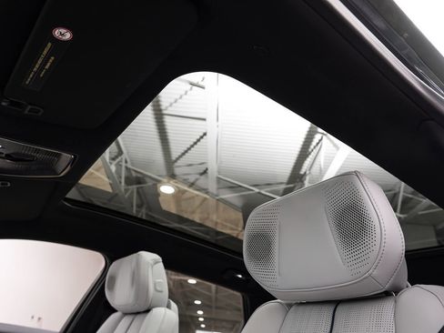 Used 2025 Cadillac Lyriq Luxury image 5