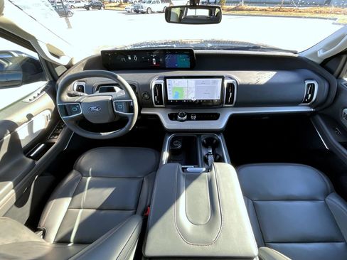 Used 2025 Ford Expedition Active image 15