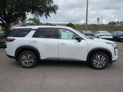 New 2026 Nissan Pathfinder SL FWD image 2