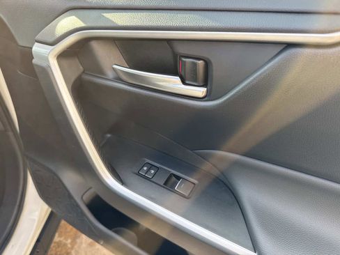 Used 2025 Toyota RAV4 XLE image 25