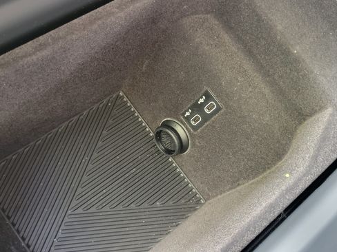 Used 2025 BMW 740i xDrive AWD/4WD image 31