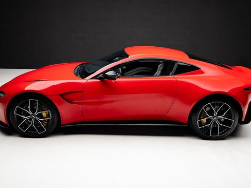 Used 2023 Aston Martin V8 Vantage Coupe RWD image 16