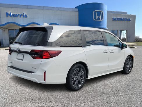 New 2026 Honda Odyssey Touring image 4