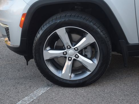 Used 2021 Jeep Grand Cherokee L Limited w/ MOPAR Finishing Package image 29