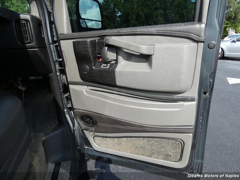 Used 2017 GMC Savana 2500 RWD image 44