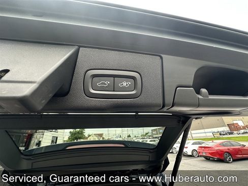 Used 2022 Volvo XC60 B5 Momentum w/ Climate Package AWD/4WD image 21