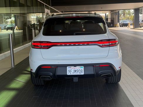 Certified 2023 Porsche Macan AWD/4WD image 9