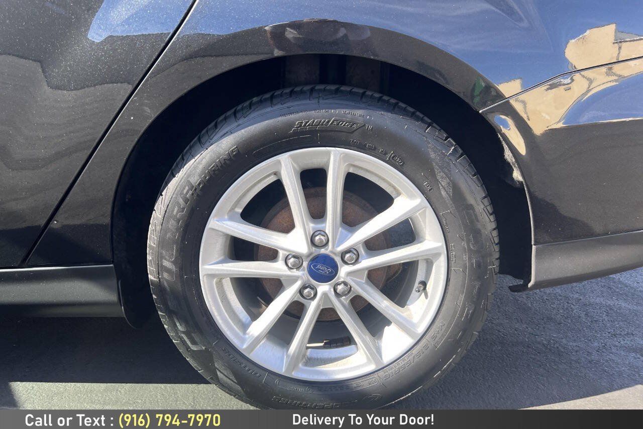 Used 2015 Ford Focus SE w/ SE Cold Weather Package FWD image 10