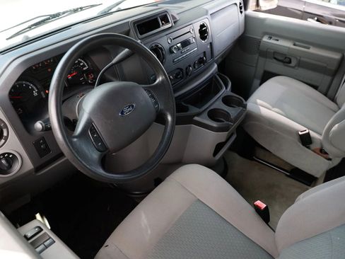 Used 2014 Ford E-350 and Econoline 350 XLT image 12