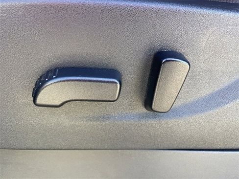 Used 2024 Nissan Frontier SV image 23