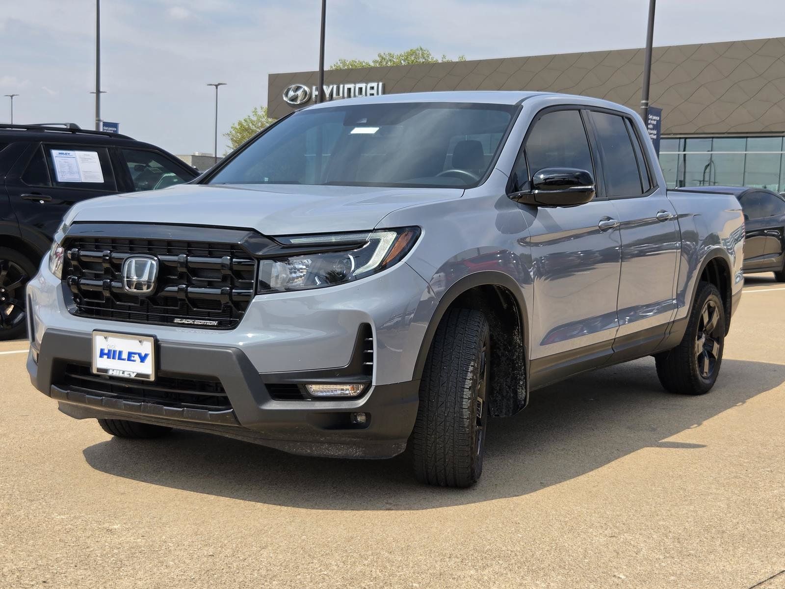 Used 2025 Honda Ridgeline Black Edition image 2