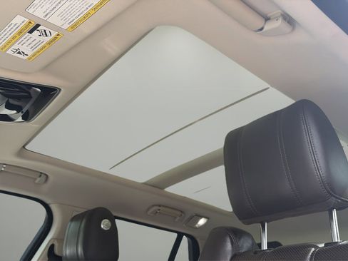 Used 2017 Land Rover Range Rover HSE image 14