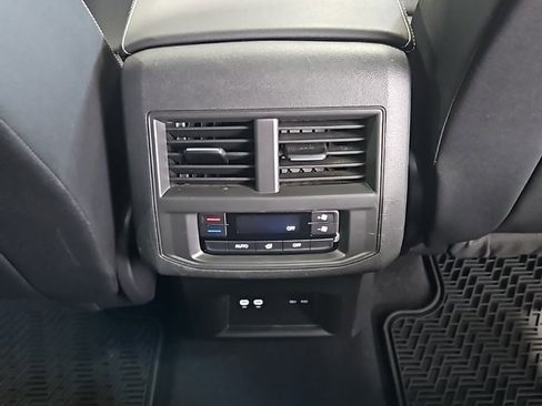 Used 2023 Volkswagen Atlas SE image 18