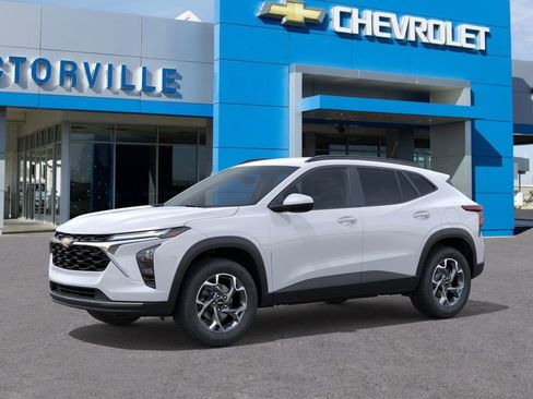 New 2026 Chevrolet Trax LT w/ Driver Confidence Package image 2