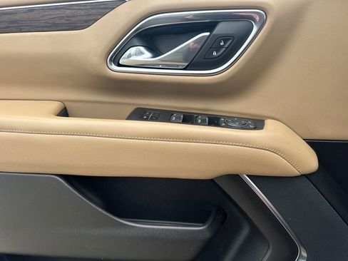 Used 2021 Chevrolet Suburban Premier w/ Premium Package image 21