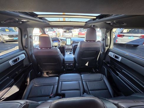 Used 2021 Ford Explorer Platinum image 28
