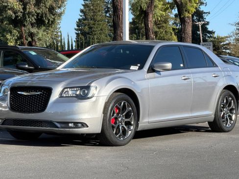 Used 2018 Chrysler 300 S AWD/4WD image 9