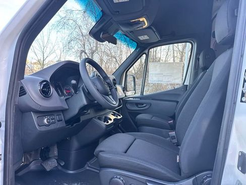 Used 2024 Mercedes-Benz Sprinter 3500 image 9