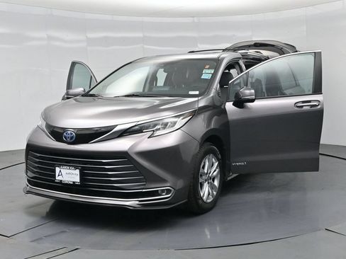 Used 2021 Toyota Sienna Limited FWD image 34